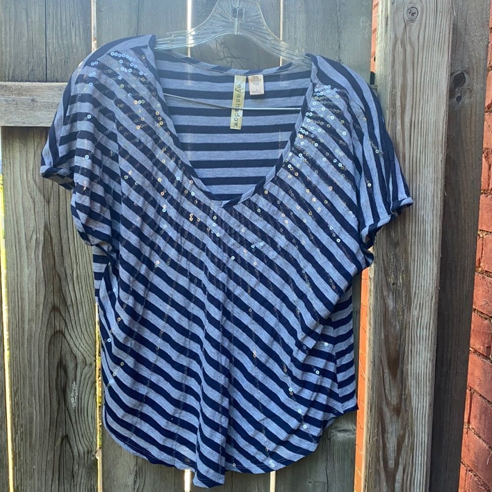 Eyeshadow bedazzled top sz. M